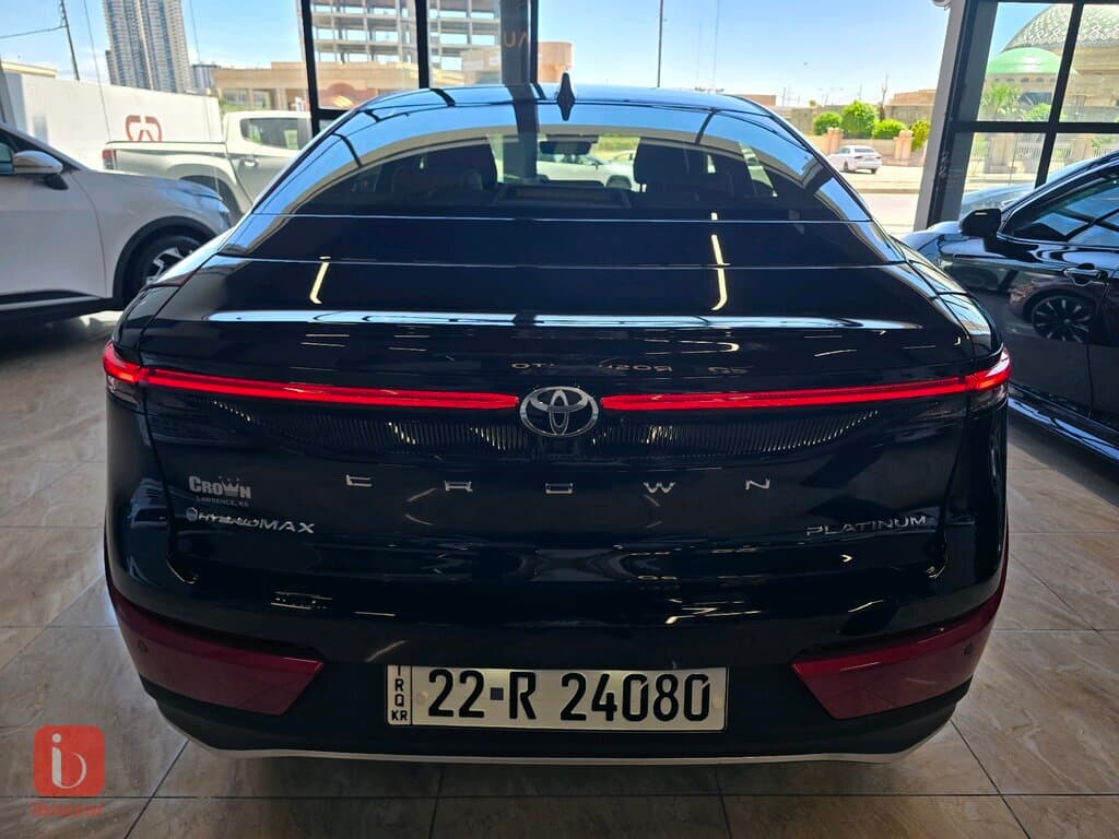 Toyota Crown Platinum 4