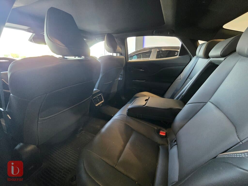 Toyota Crown Platinum 7
