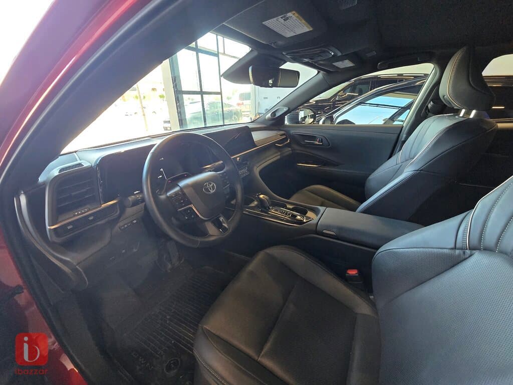 Toyota Crown Platinum 8
