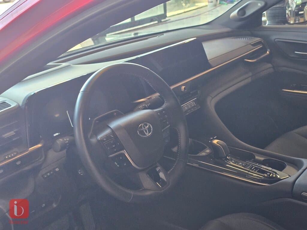 Toyota Crown Platinum 9