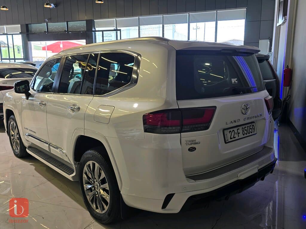 Toyota Land Cruiser VXR 3