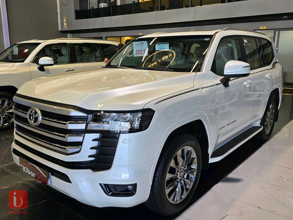Toyota Land Cruiser GXR 2