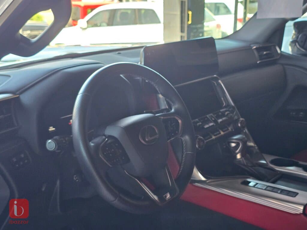 Lexus LX600 F Sport 6