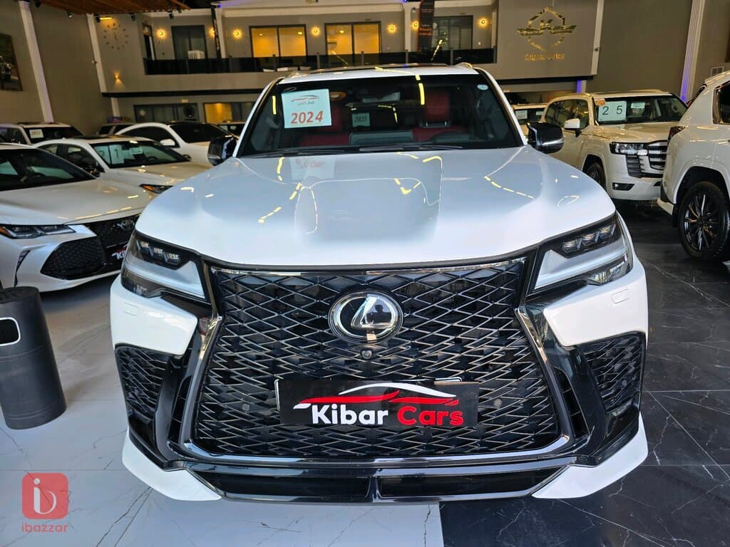 Lexus LX600 1