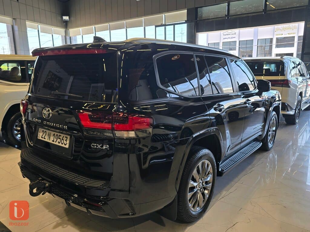 Toyota Land Cruiser GXR 3
