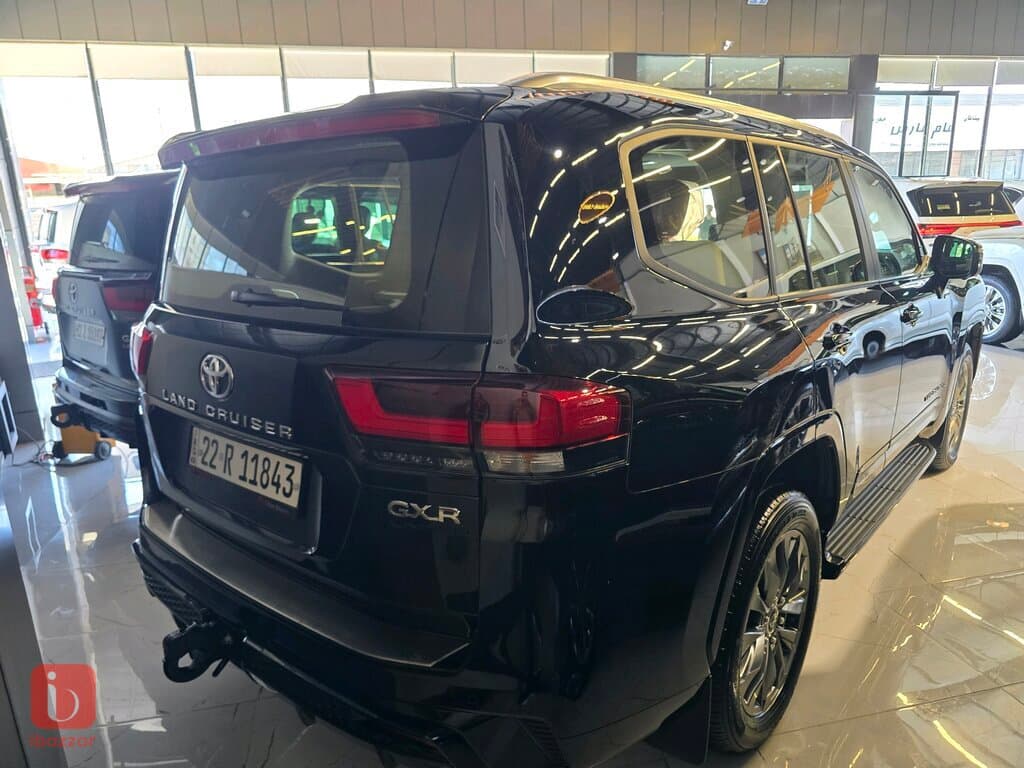 Toyota Land Cruiser GXR 4