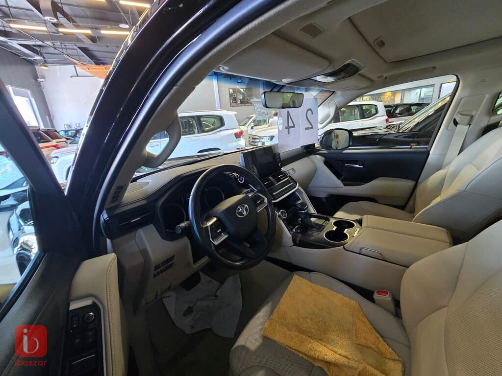 Toyota Land Cruiser GXR 6