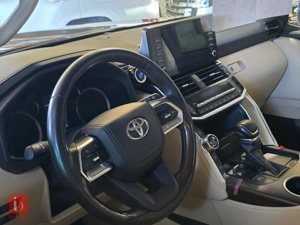 Toyota Land Cruiser GXR 7