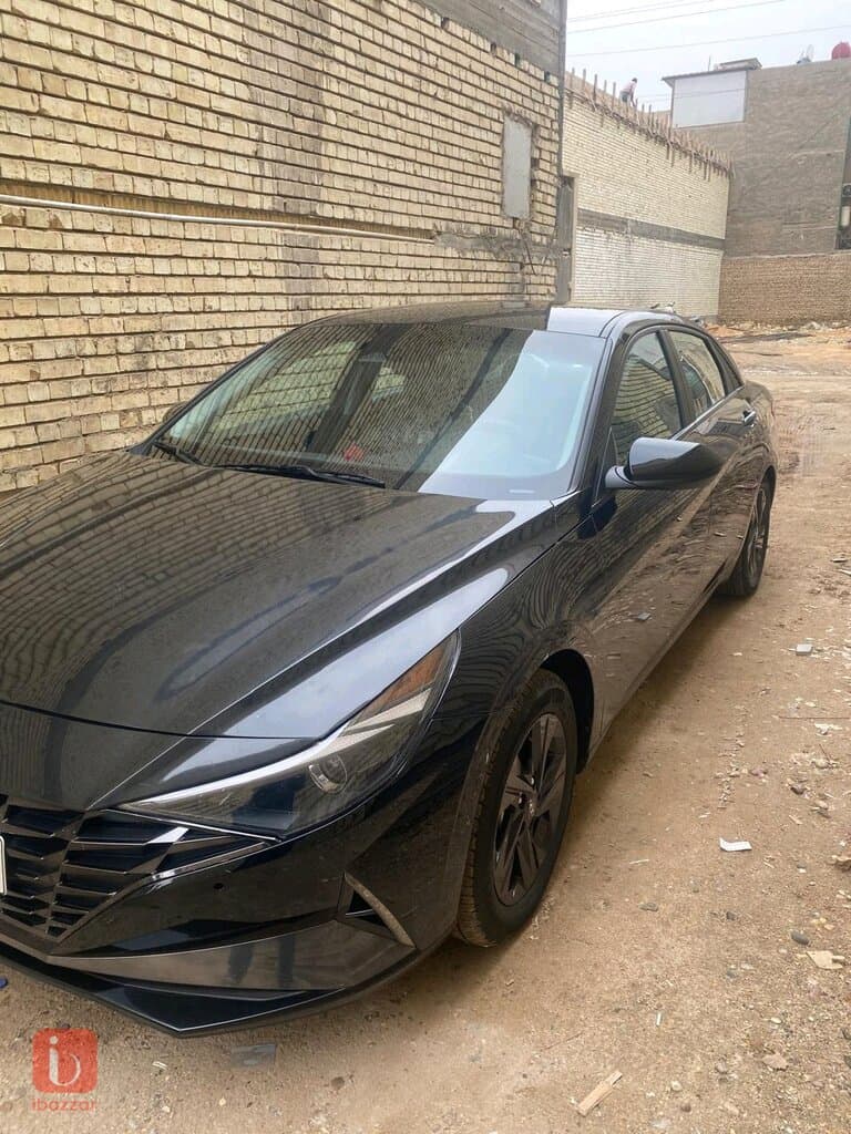 Hyundai Elantra Standard 5
