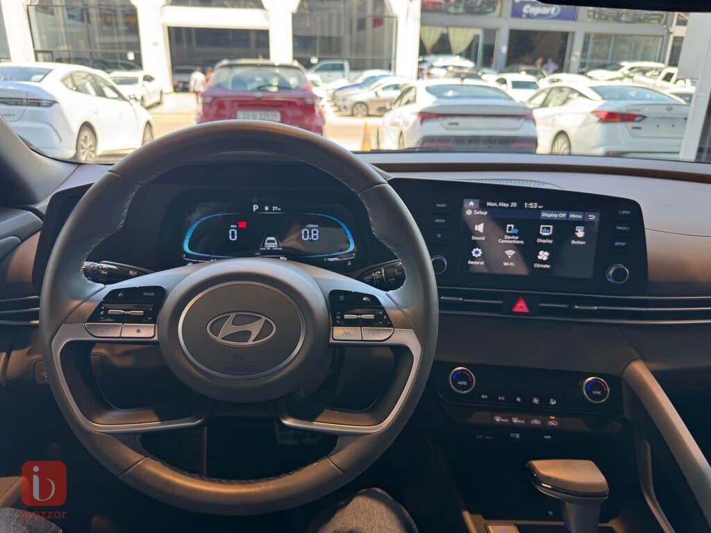 Hyundai Elantra Standard 6
