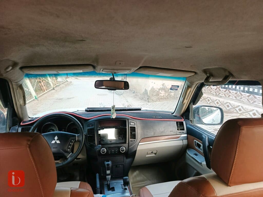 Mitsubishi Pajero GLS 2