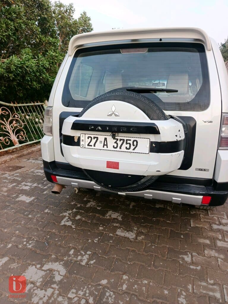 Mitsubishi Pajero GLS 5