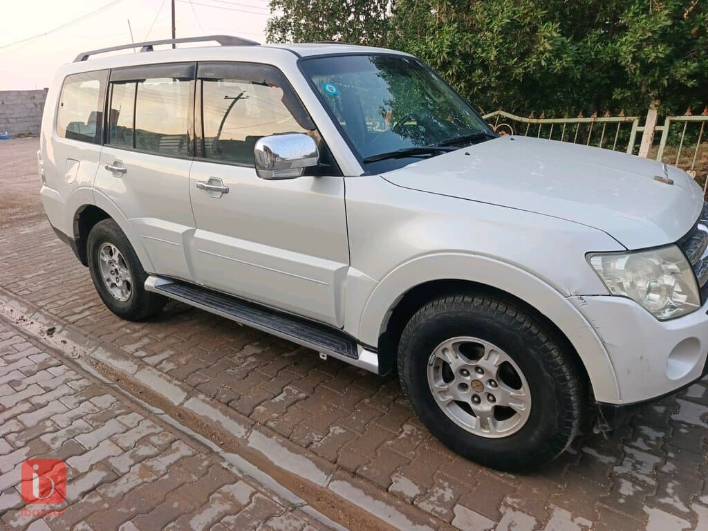 Mitsubishi Pajero GLS 6