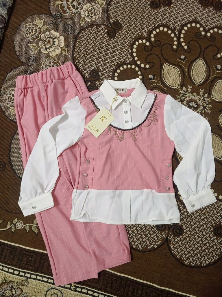 A pink look pulsing with femininity.. A girls' set with a magical touch! 🌸 2