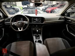 Volkswagen Jetta — photo 6