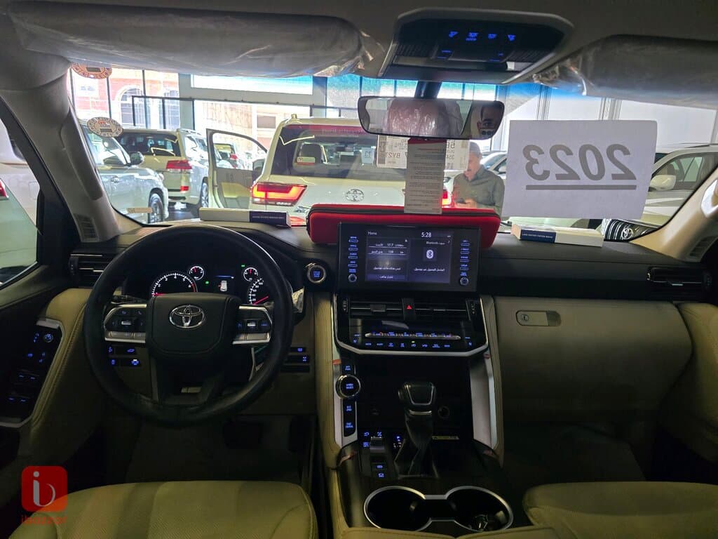 تويوتا لاند كروزر GXR Limited — photo 6