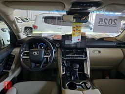 Toyota Land Cruiser GXR — photo 6
