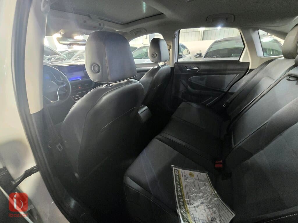 Volkswagen Jetta SE — photo 5