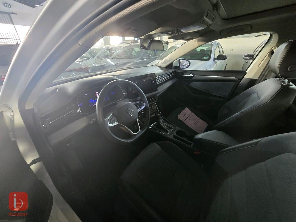 Volkswagen Jetta SE — photo 7