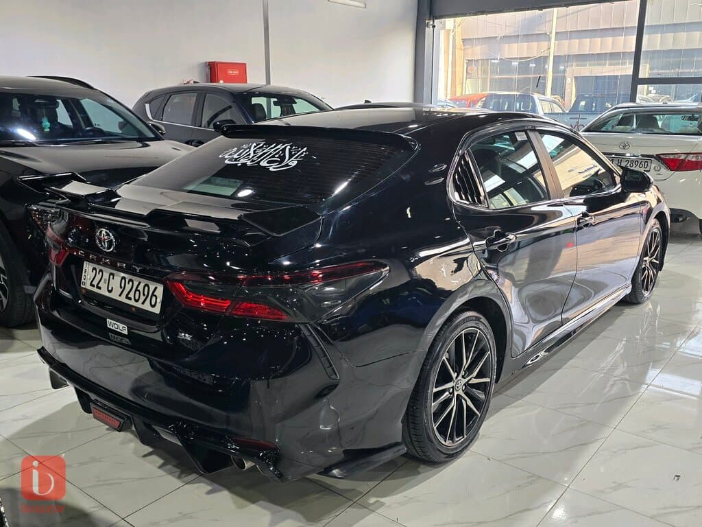 Toyota Camry SE — photo 3