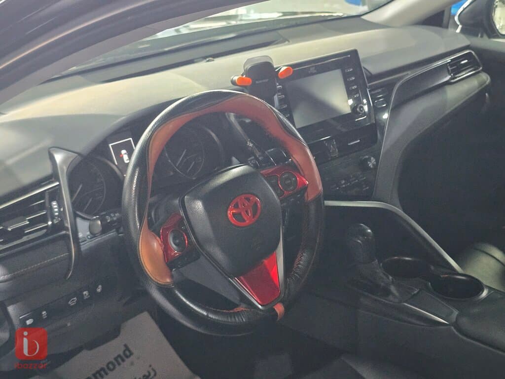 Toyota Camry SE — photo 7