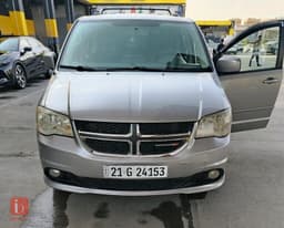 Dodge Caravan SXT — photo 1