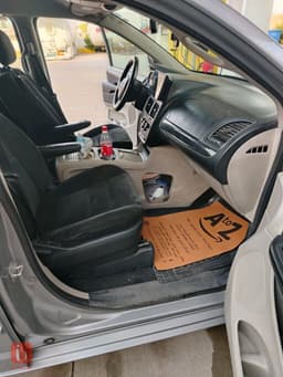 Dodge Caravan SXT — photo 6