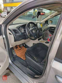 Dodge Caravan SXT — photo 7