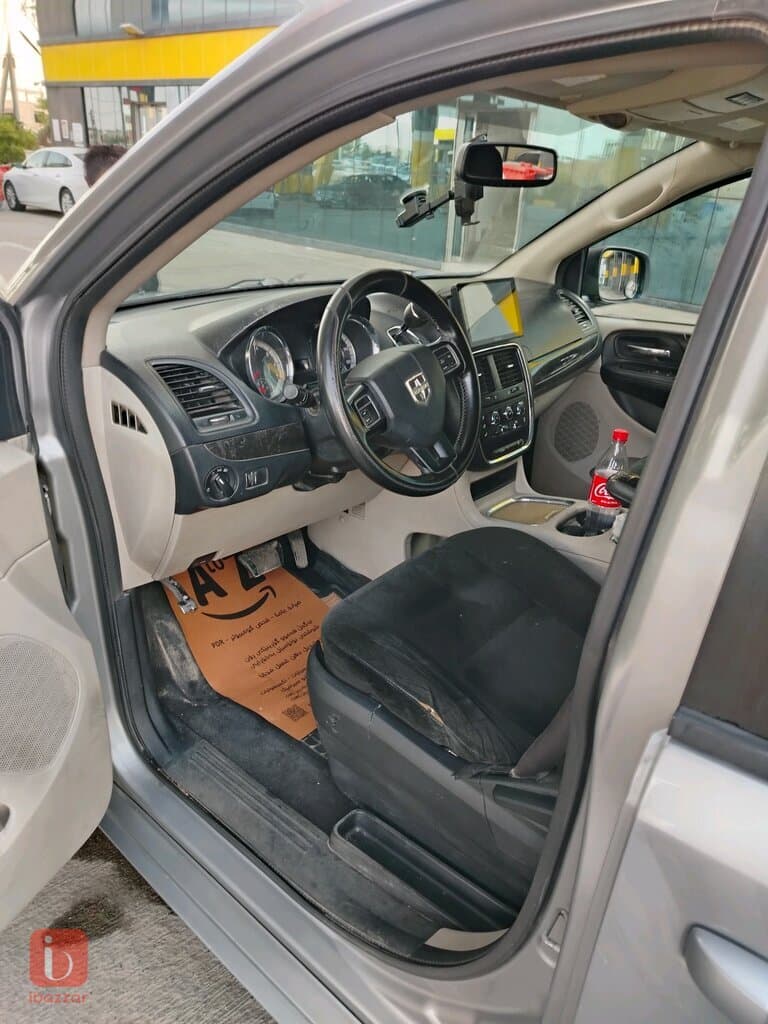 Dodge Caravan SXT — photo 7