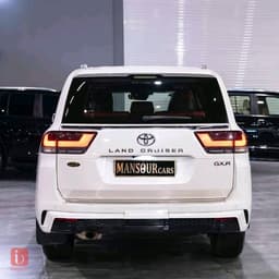 Toyota Land Cruiser GXR Limited — photo 3