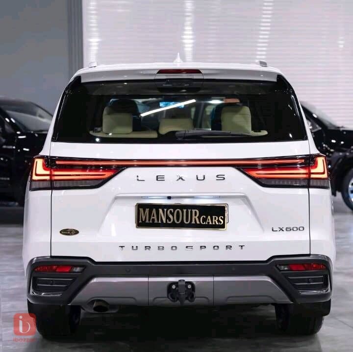 Lexus LX600 — photo 3