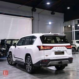 Lexus LX600 — photo 4