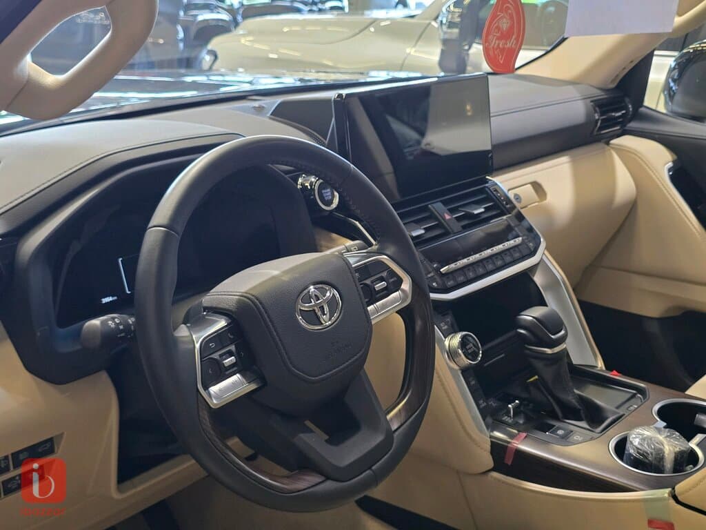 Toyota Land Cruiser GXR Limited — photo 8