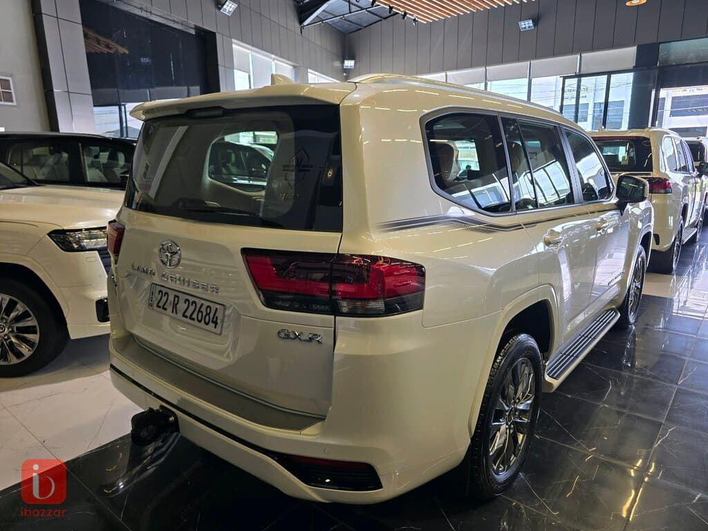 Toyota Land Cruiser GXR — photo 3