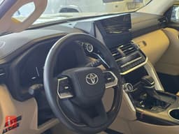 تويوتا لاند كروزر GXR Limited — photo 8