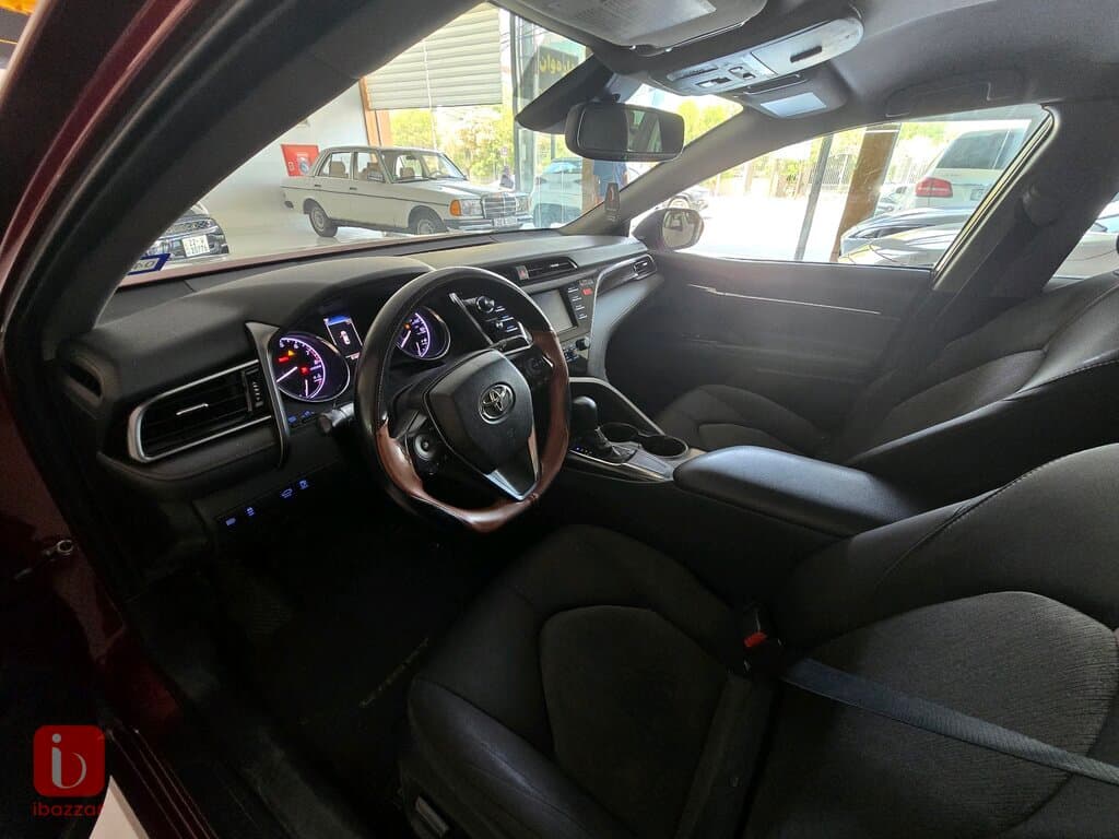 Toyota Camry LE — photo 9