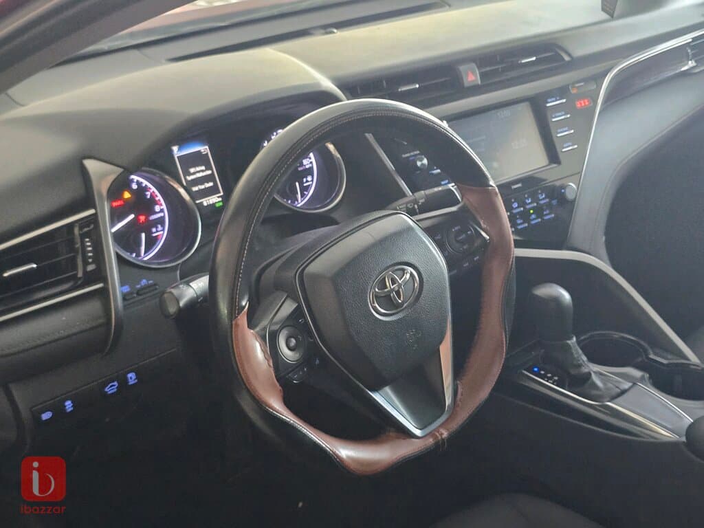 Toyota Camry LE — photo 10