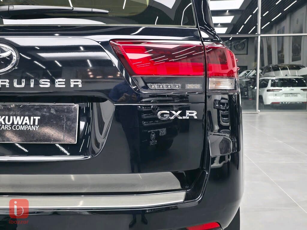 Toyota Land Cruiser GXR — photo 7