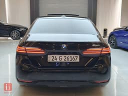 BMW 5-Series 530i — photo 13