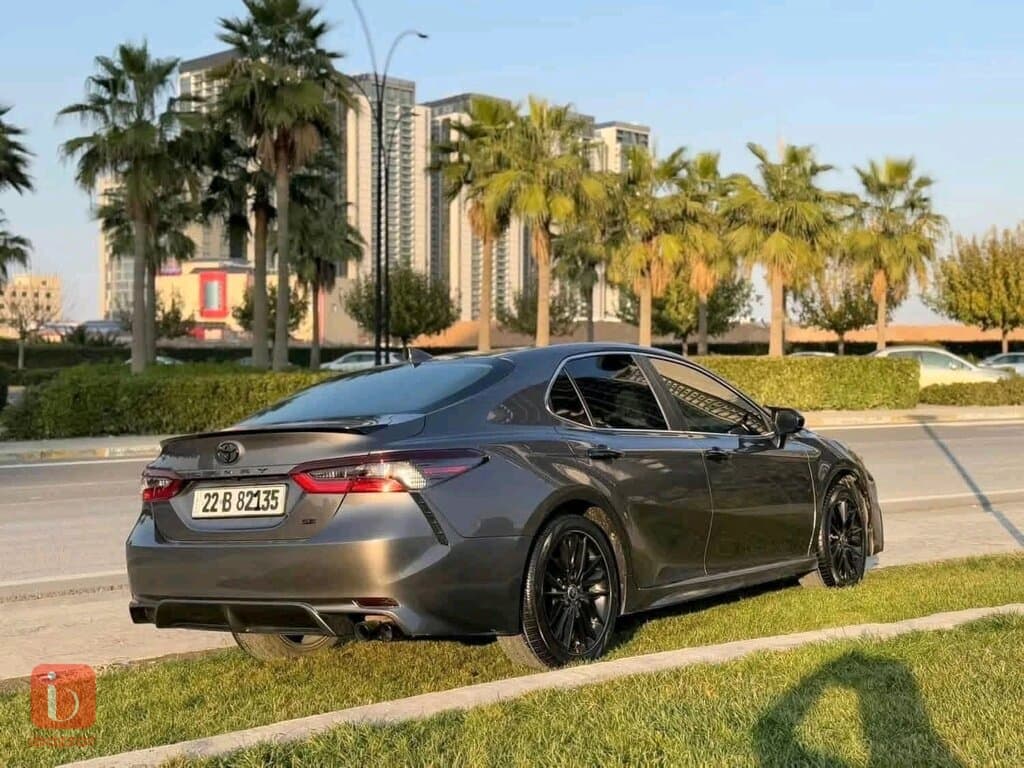 Toyota Camry SE — photo 6