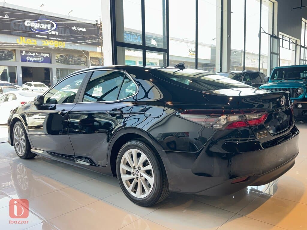 Toyota Camry LE — photo 4