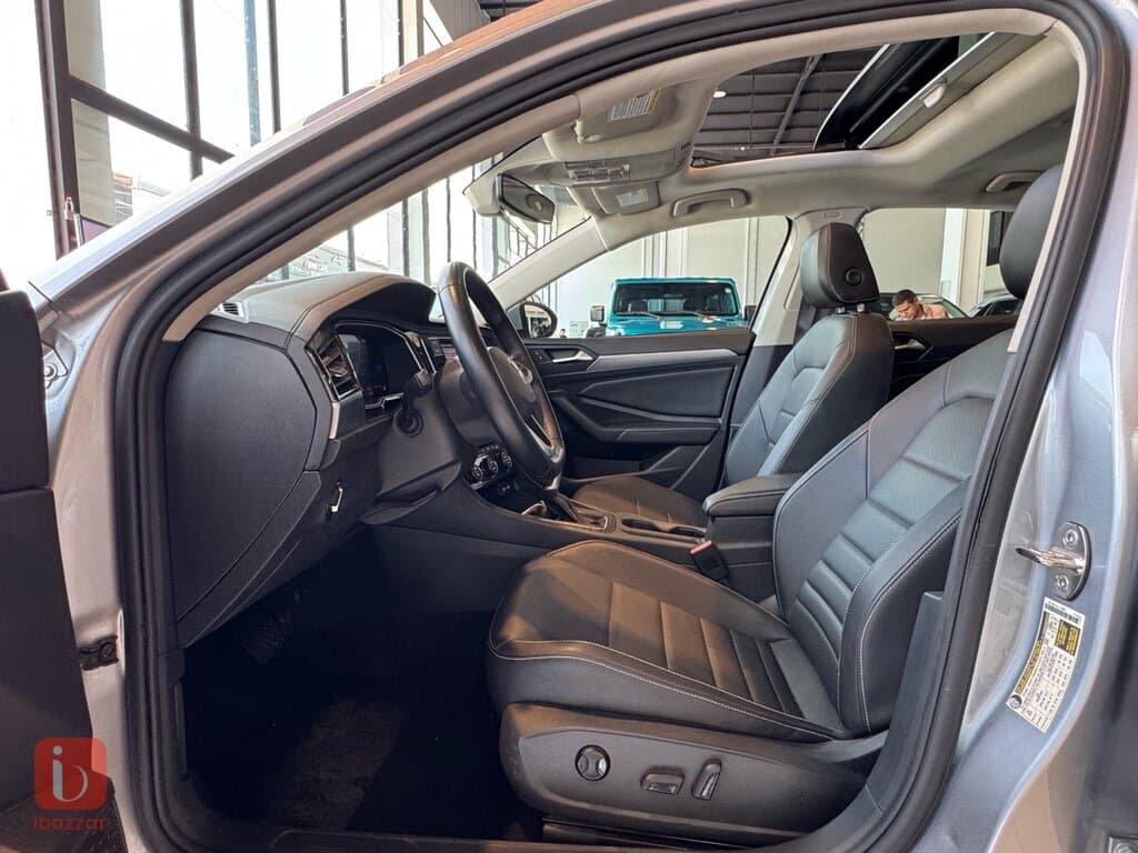 Volkswagen Jetta SE — photo 6
