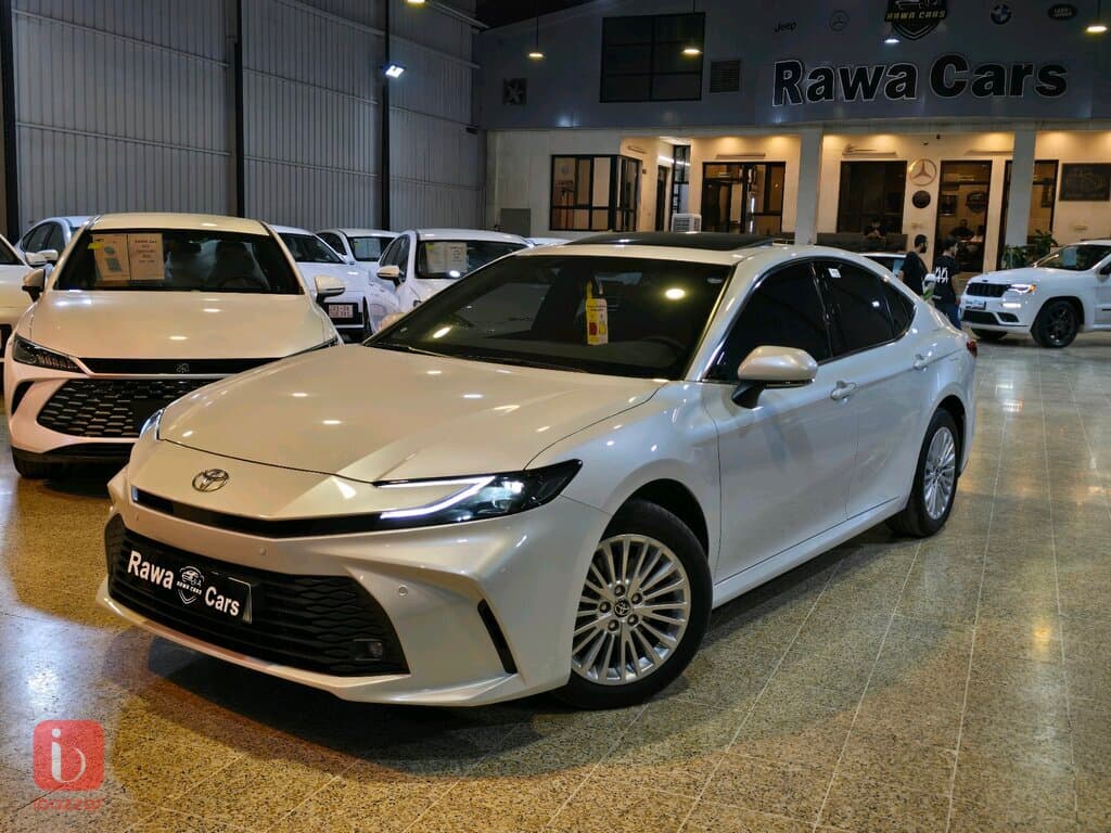 Toyota Camry LE — photo 2