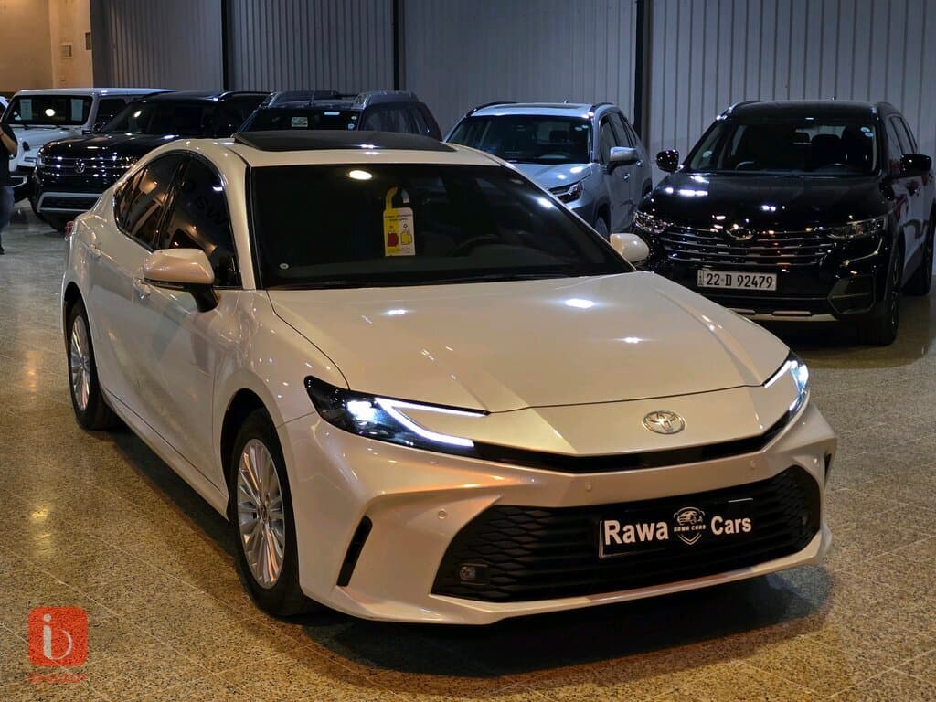 Toyota Camry LE — photo 3