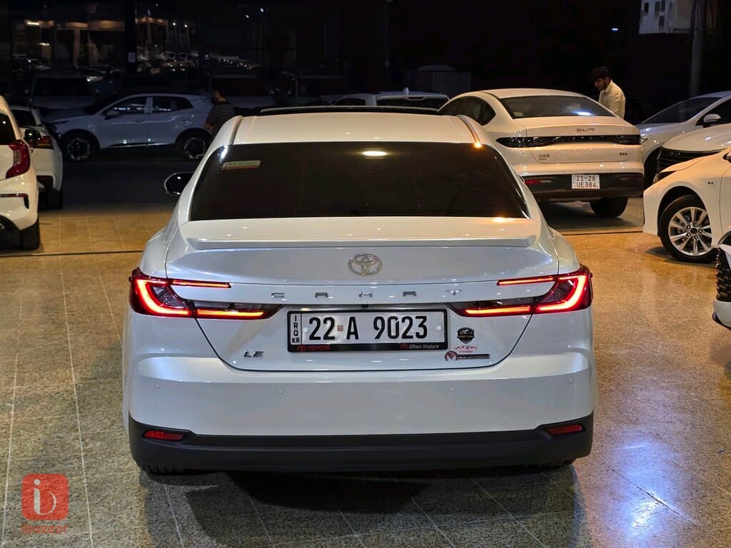Toyota Camry LE — photo 5