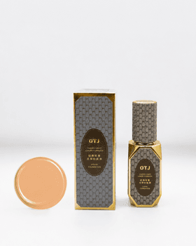 كريم أساس سائل OTJ Classic Light Luxury مثالي - مكياج طويل الأمد (درجة ٢٠٢)