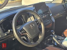 Toyota Land Cruiser GXR — photo 6