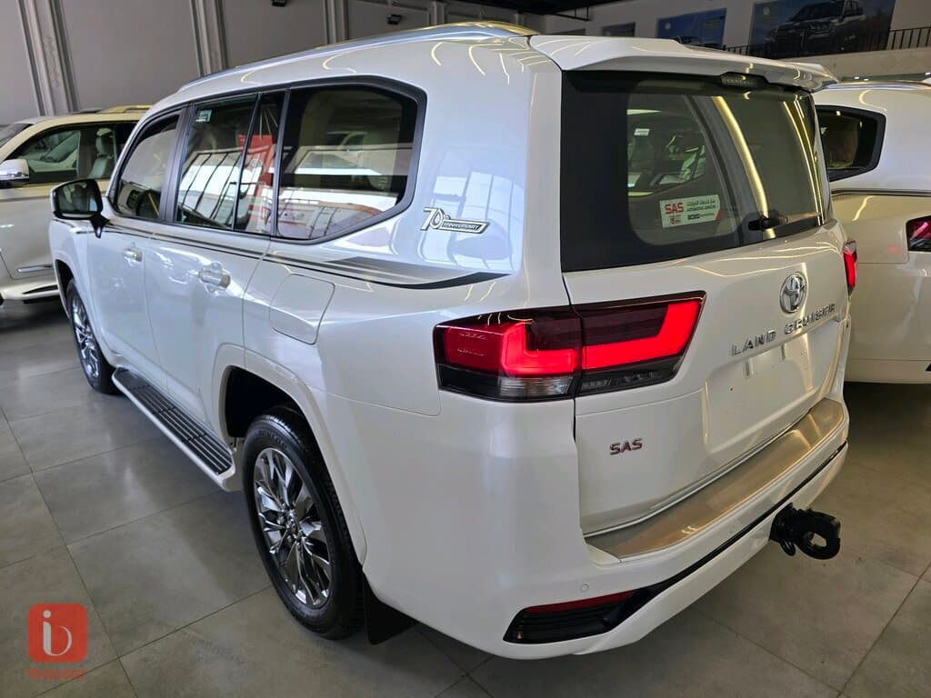 Toyota Land Cruiser GXR — photo 4