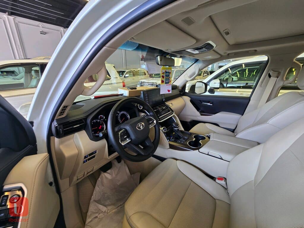 Toyota Land Cruiser GXR — photo 6