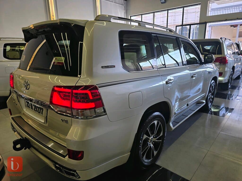 Toyota Land Cruiser GXR — photo 3